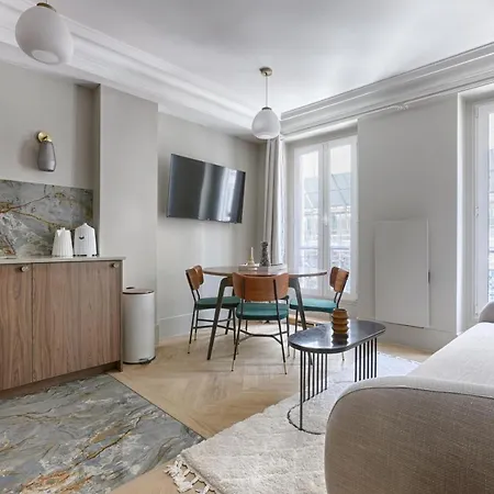 Unique Luxury Parisian Flat 2br/6p -champs Elysées