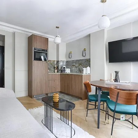 Apartment Unique Luxury Parisian Flat 2br/6p -champs Elysees Paris