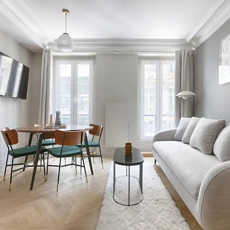 Unique Luxury Parisian Flat 2br/6p -champs Elysees * Paris