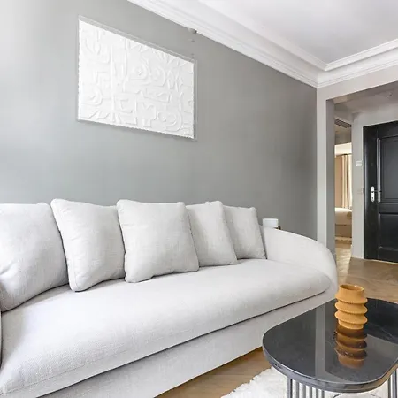Unique Luxury Parisian Flat 2br/6p -champs Elysees Paryż