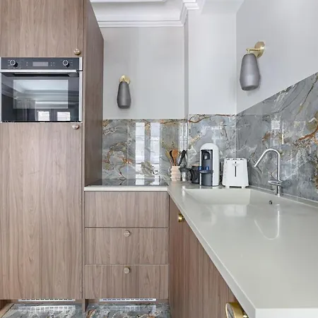 Unique Luxury Parisian Flat 2br/6p -champs Elysees Apartment *