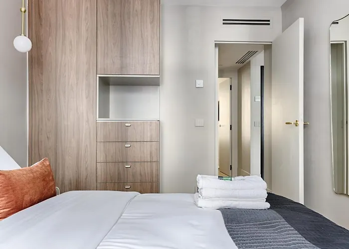 Unique Luxury Parisian Flat 2br/6p -champs Elysees *