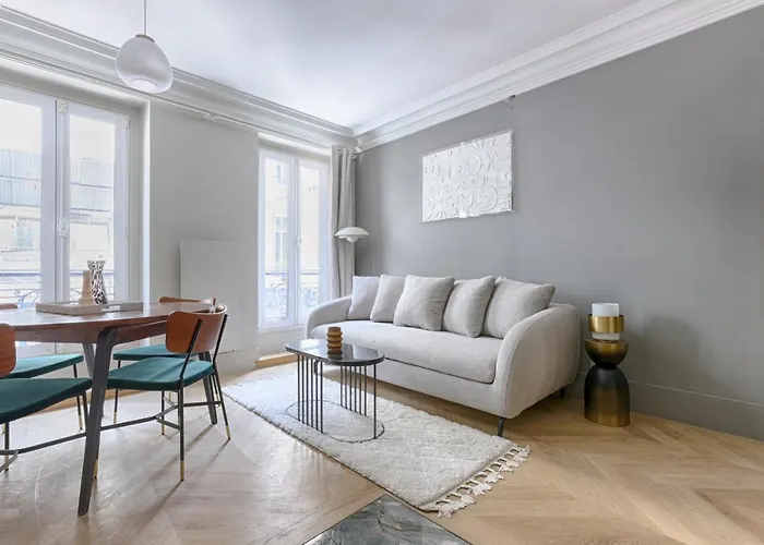 Unique Luxury Parisian Flat 2br/6p -champs Elysees *
