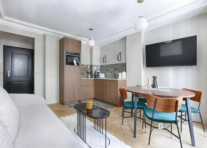 Apartment Unique Luxury Parisian Flat 2br/6p -champs Elysees Paris