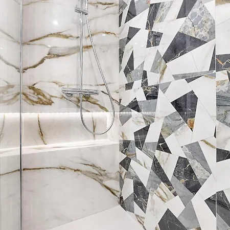 Unique Luxury Parisian Flat 2br/6p -champs Elysees Apartment *