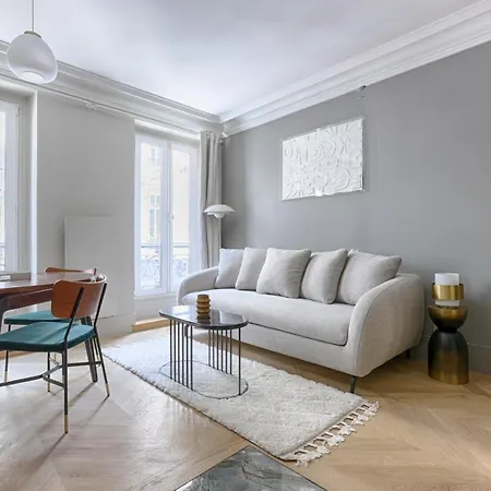 Unique Luxury Parisian Flat 2br/6p -champs Elysées *