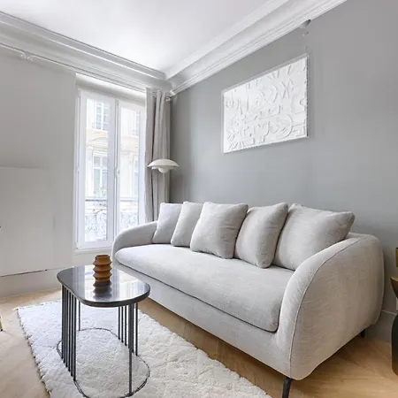 Unique Luxury Parisian Flat 2br/6p -champs Elysées *