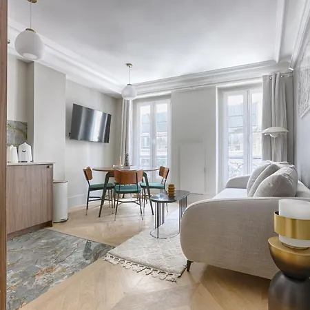 Unique Luxury Parisian Flat 2br/6p -champs Elysees