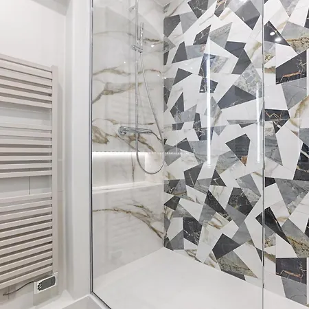 Unique Luxury Parisian Flat 2br/6p -champs Elysees Апартаменты *