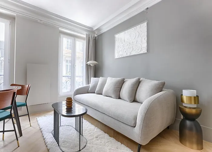 Unique Luxury Parisian Flat 2br/6p -champs Elysees *