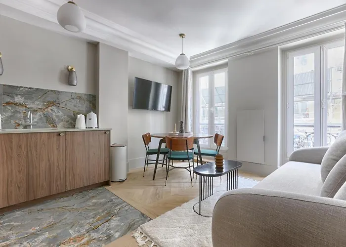 Unique Luxury Parisian Flat 2br/6p -champs Elysees