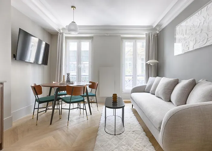 Unique Luxury Parisian Flat 2br/6p -champs Elysees * Paris