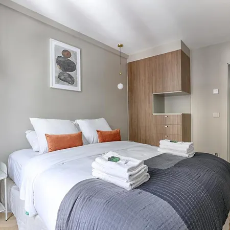 Unique Luxury Parisian Flat 2br/6p -champs Elysees * Paříž