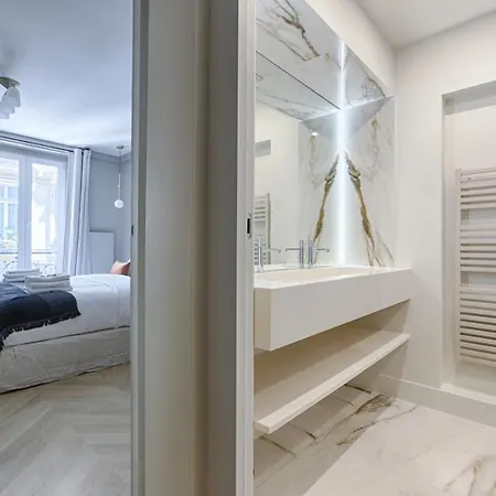 Unique Luxury Parisian Flat 2br/6p -champs Elysees Apartmán